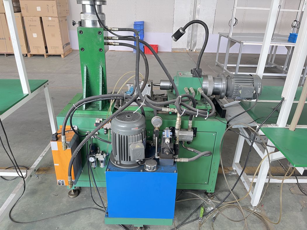 Hydraulic assembly machine.