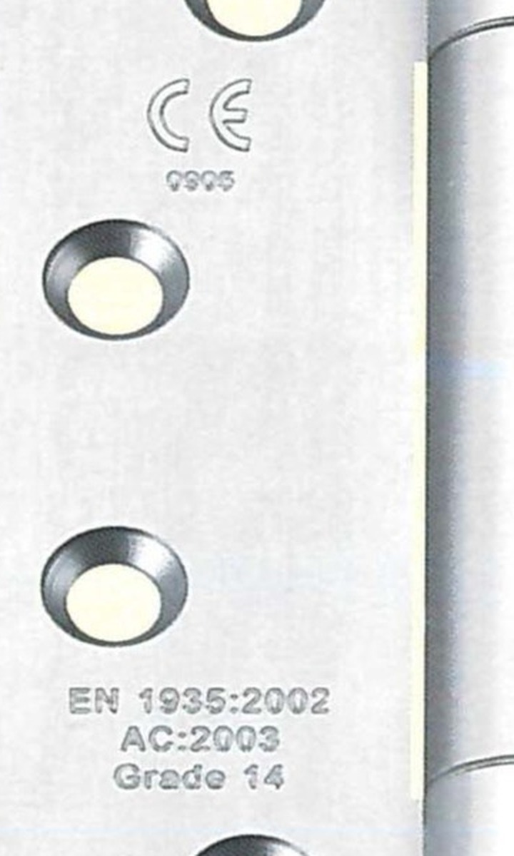 为欧洲客户生产的合页上打有 CE 0035、EN 1935:2002、Grade 14 标记