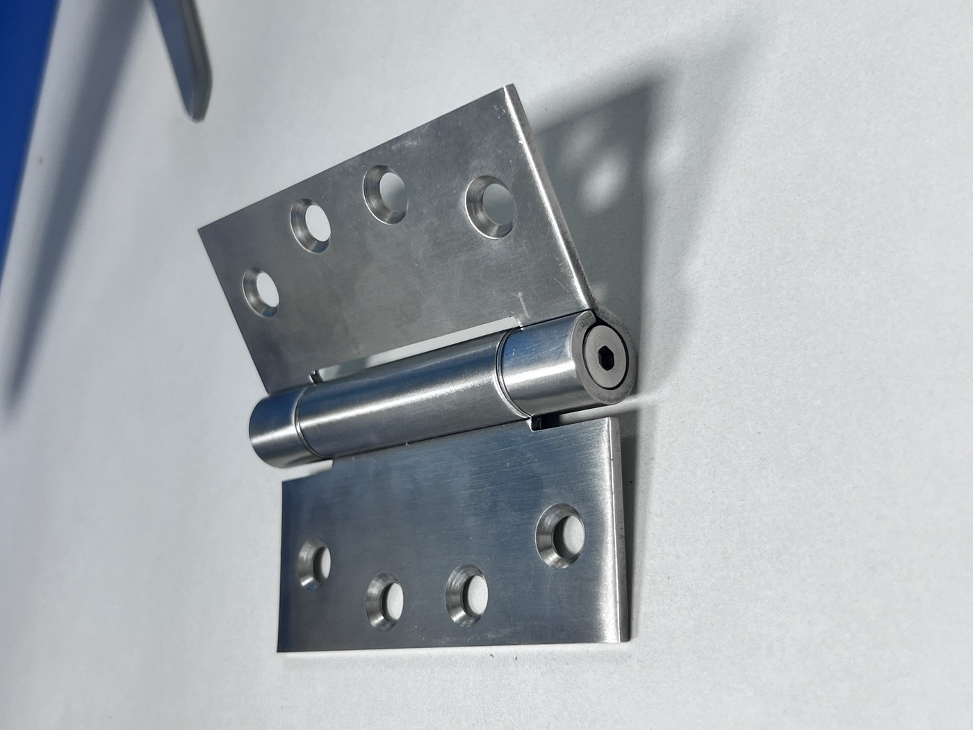 Custom automatic self-closing spring hinge
