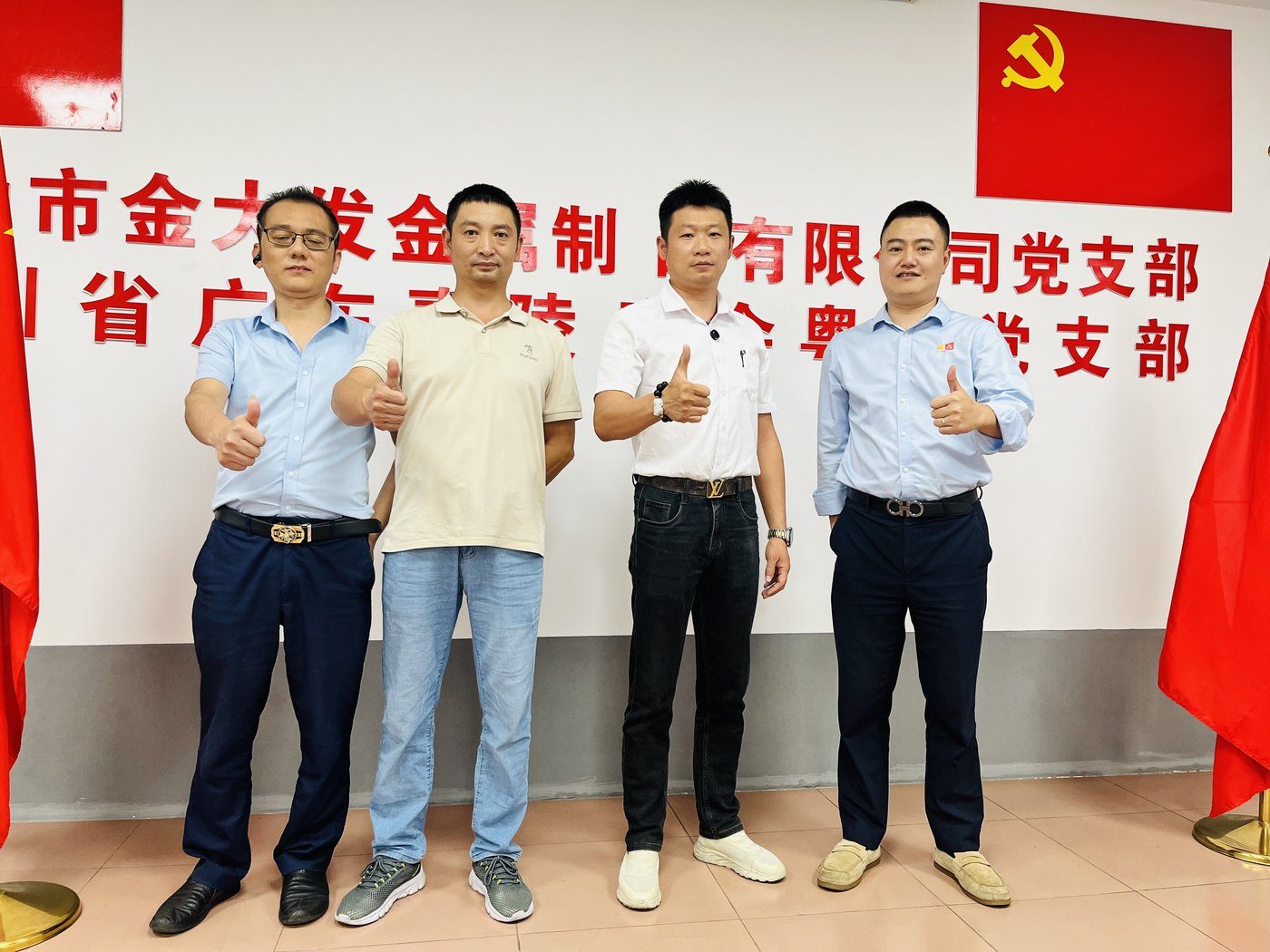 Group photo with our steel supplier's team in Foshan